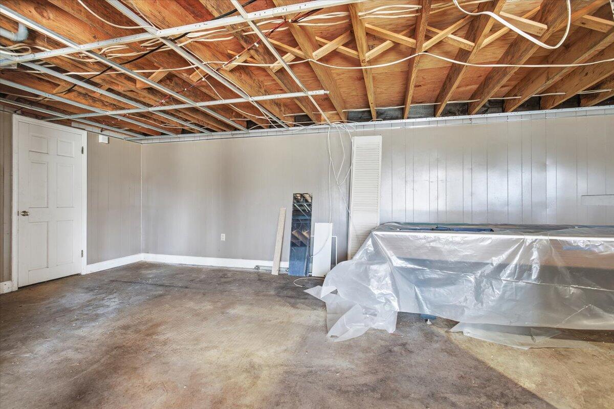 2127/2129 Moneta RD