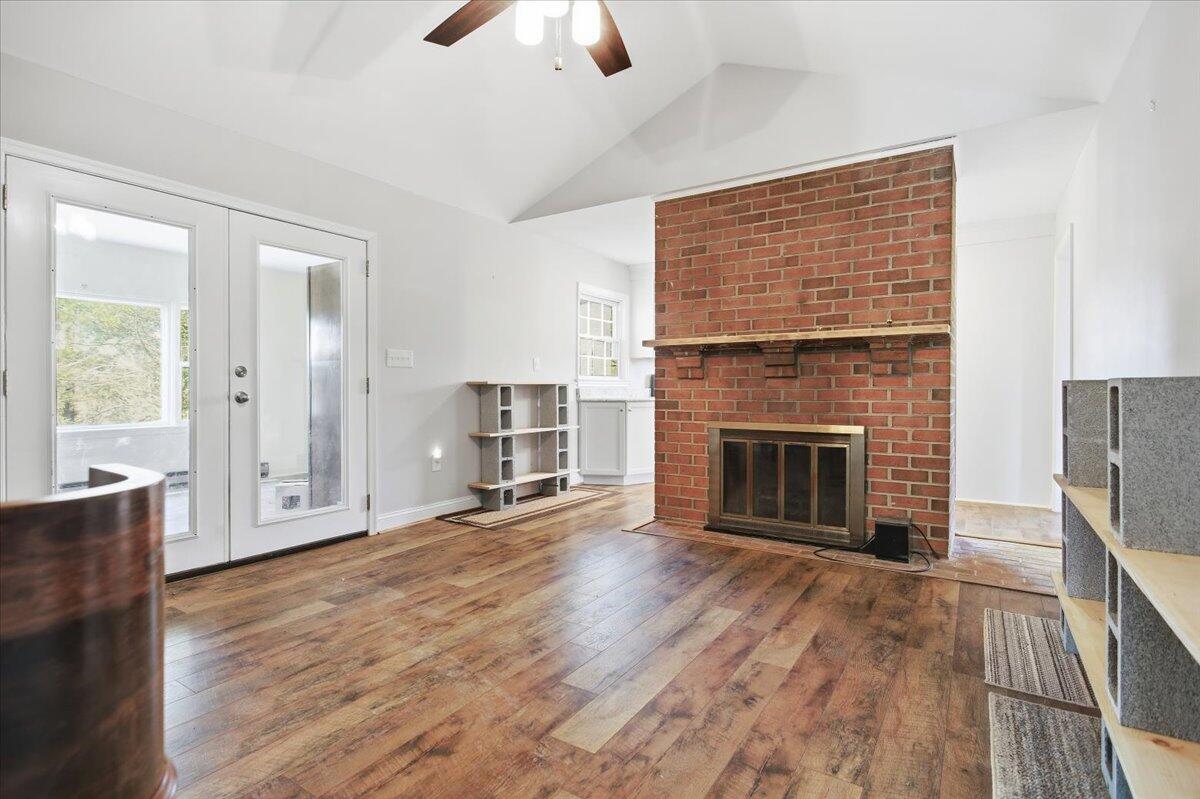 2127/2129 Moneta RD