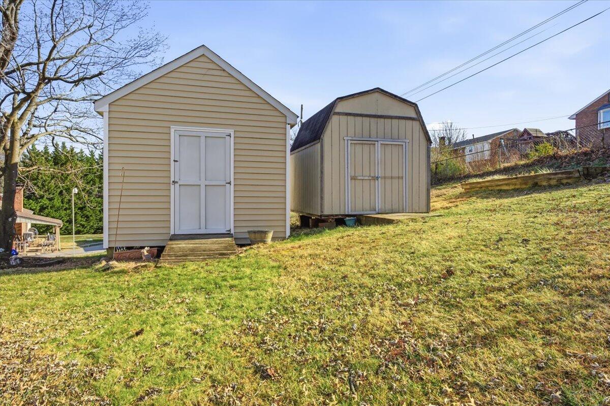 716 Page ST