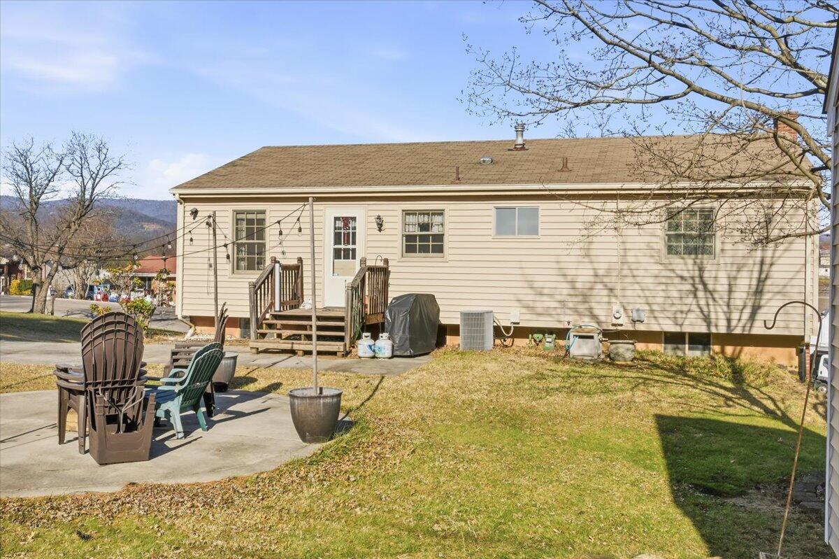 716 Page ST