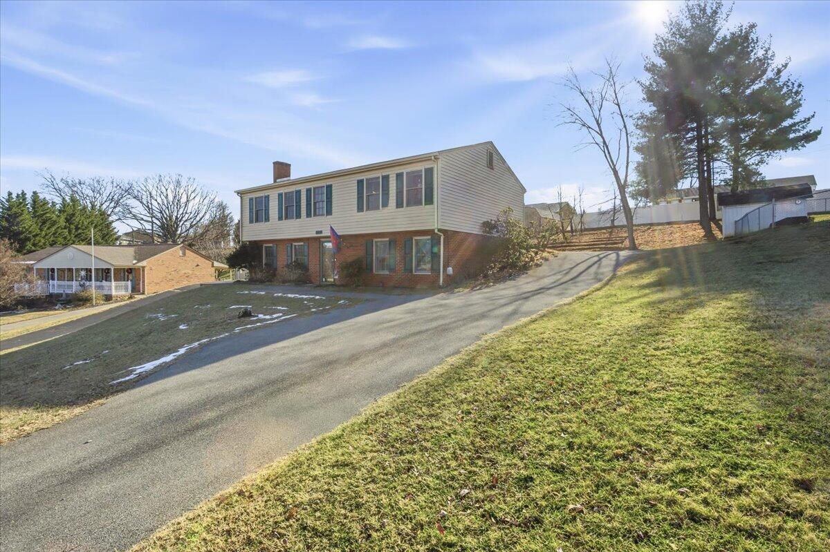 716 Page ST