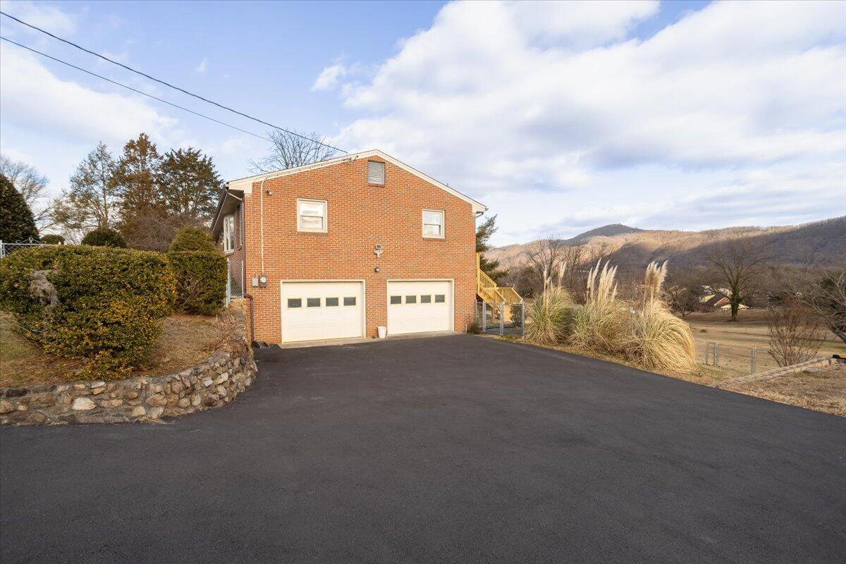 4129 Blue View DR