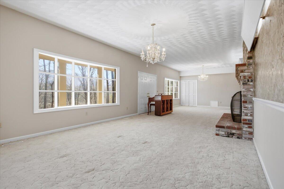 5585 Bent Mountain RD