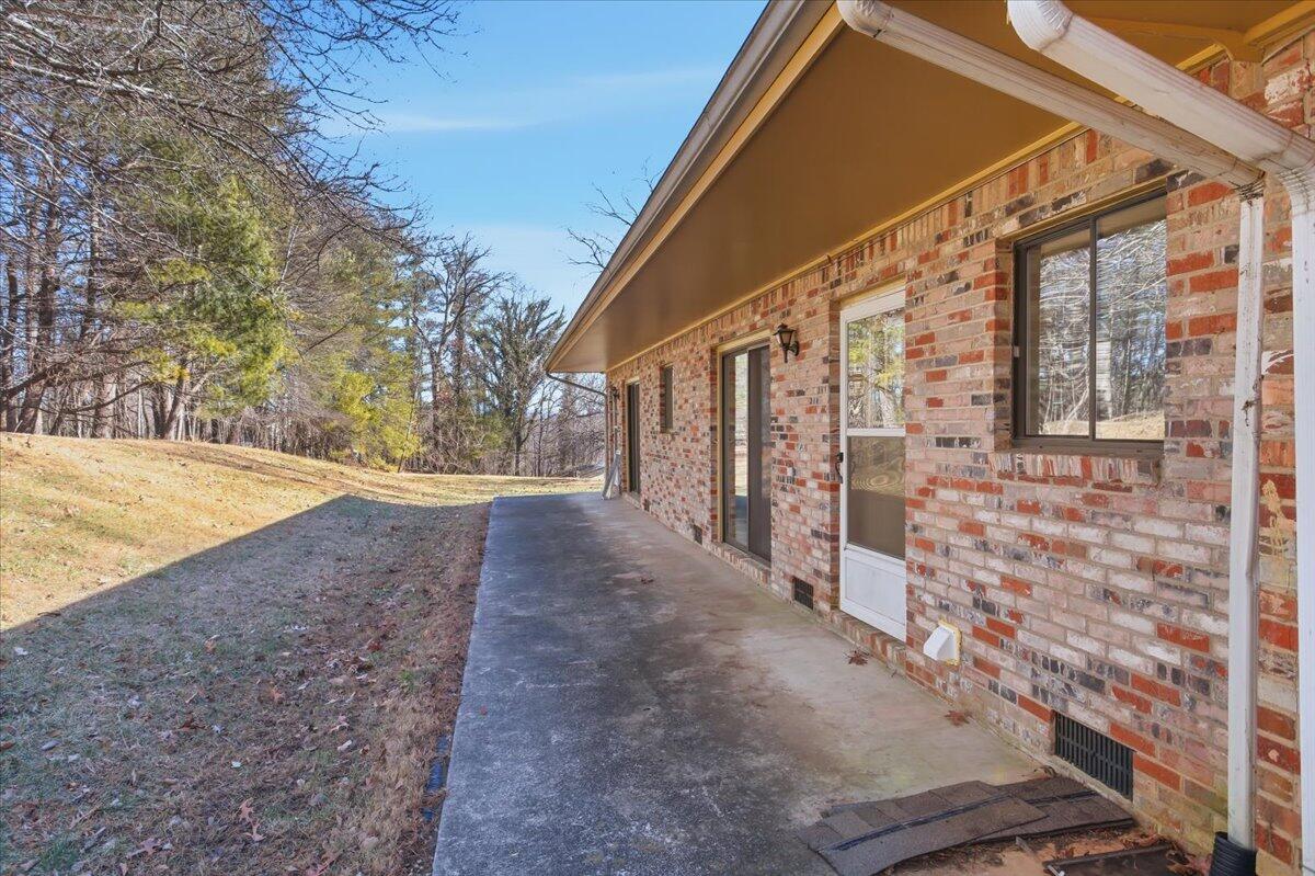 5585 Bent Mountain RD