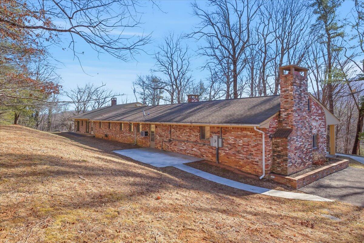 5585 Bent Mountain RD