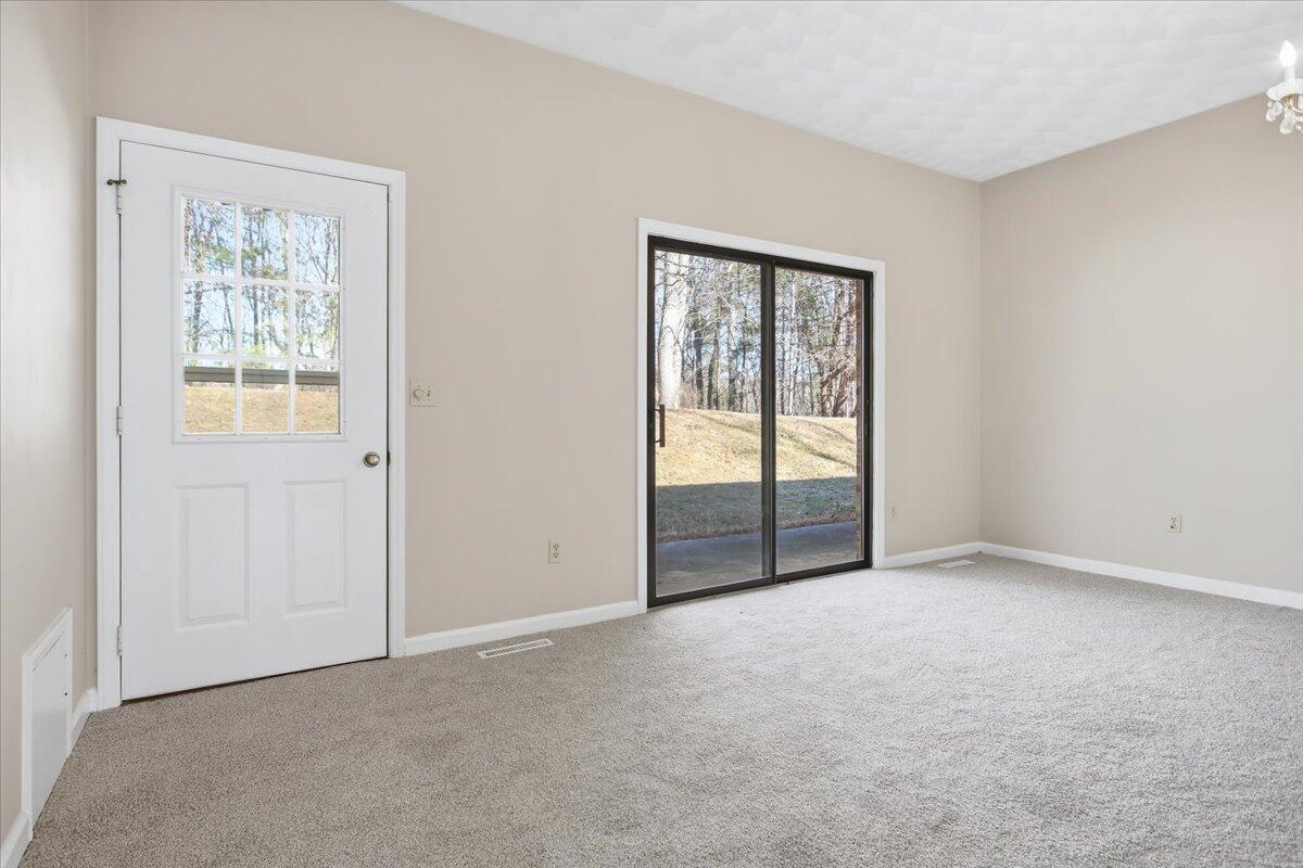 5585 Bent Mountain RD