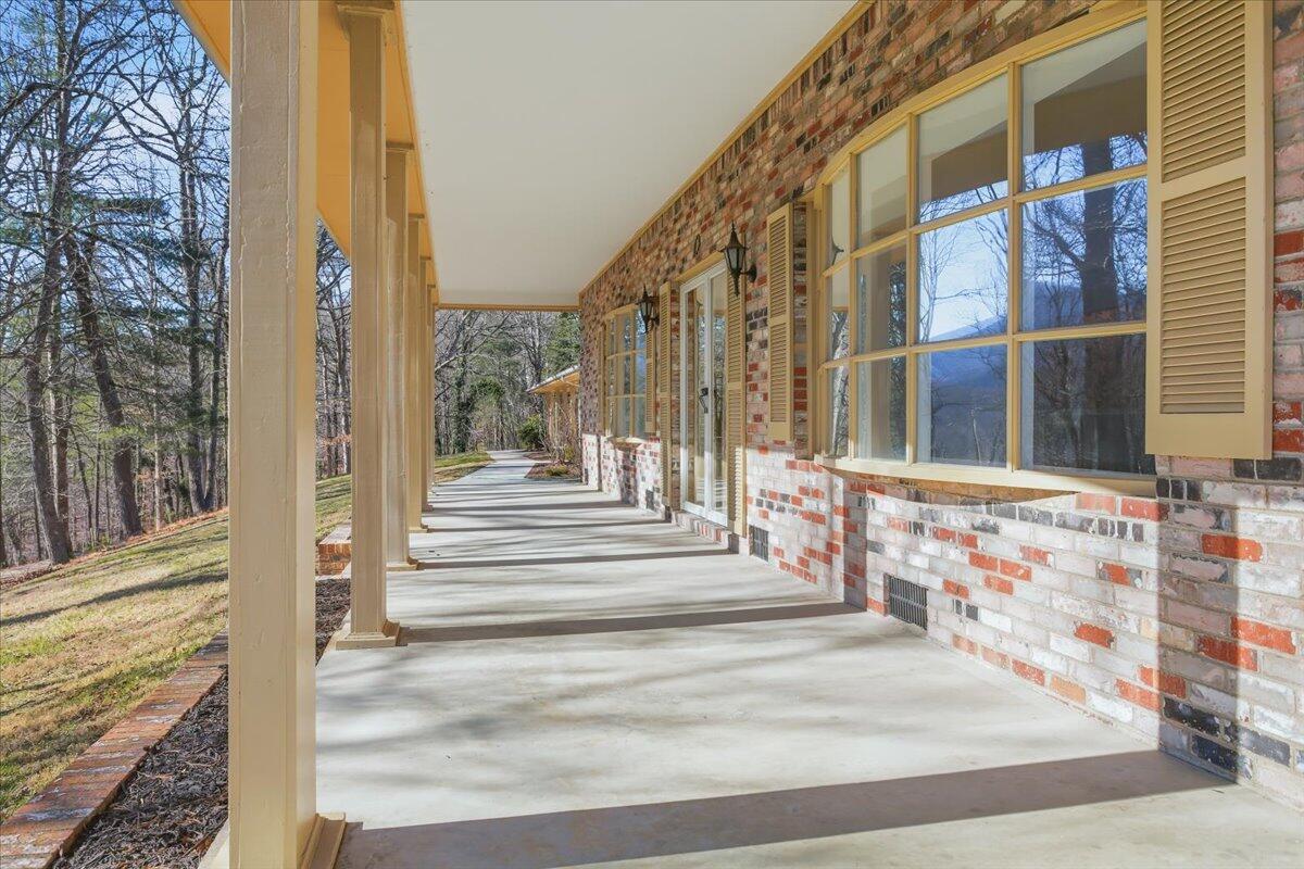 5585 Bent Mountain RD