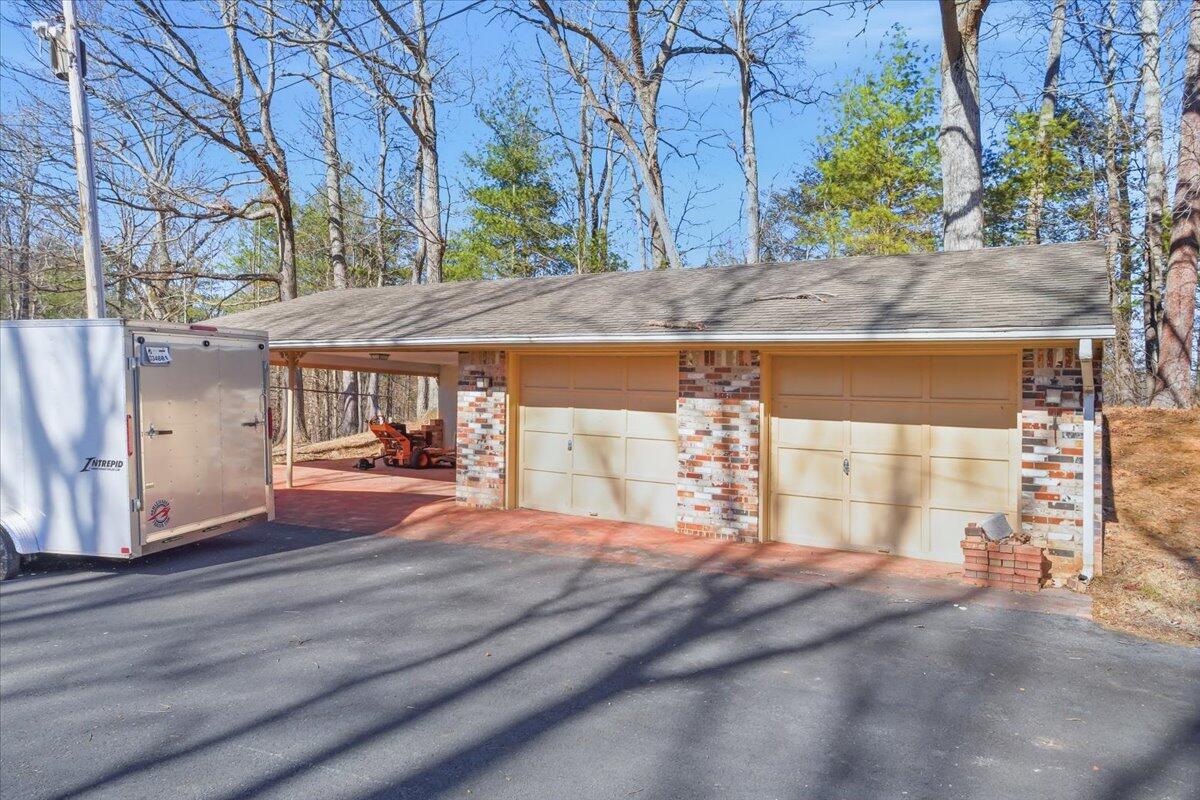 5585 Bent Mountain RD