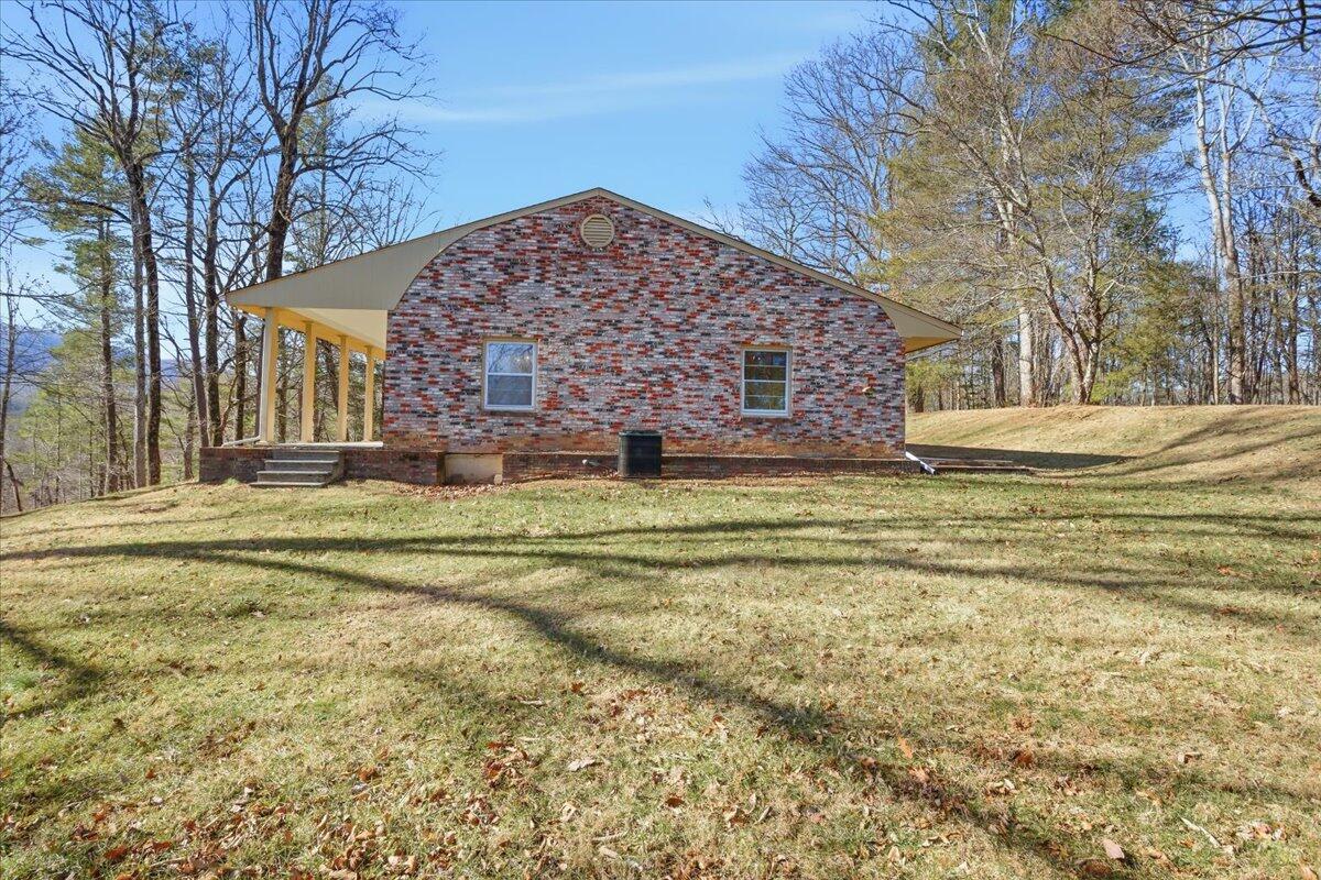 5585 Bent Mountain RD