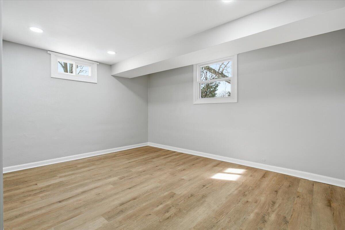 109 Maplelawn AVE NE