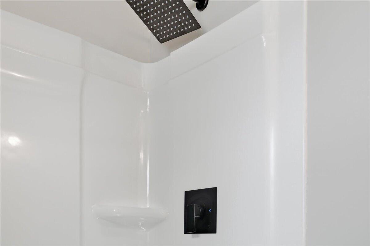 109 Maplelawn AVE NE