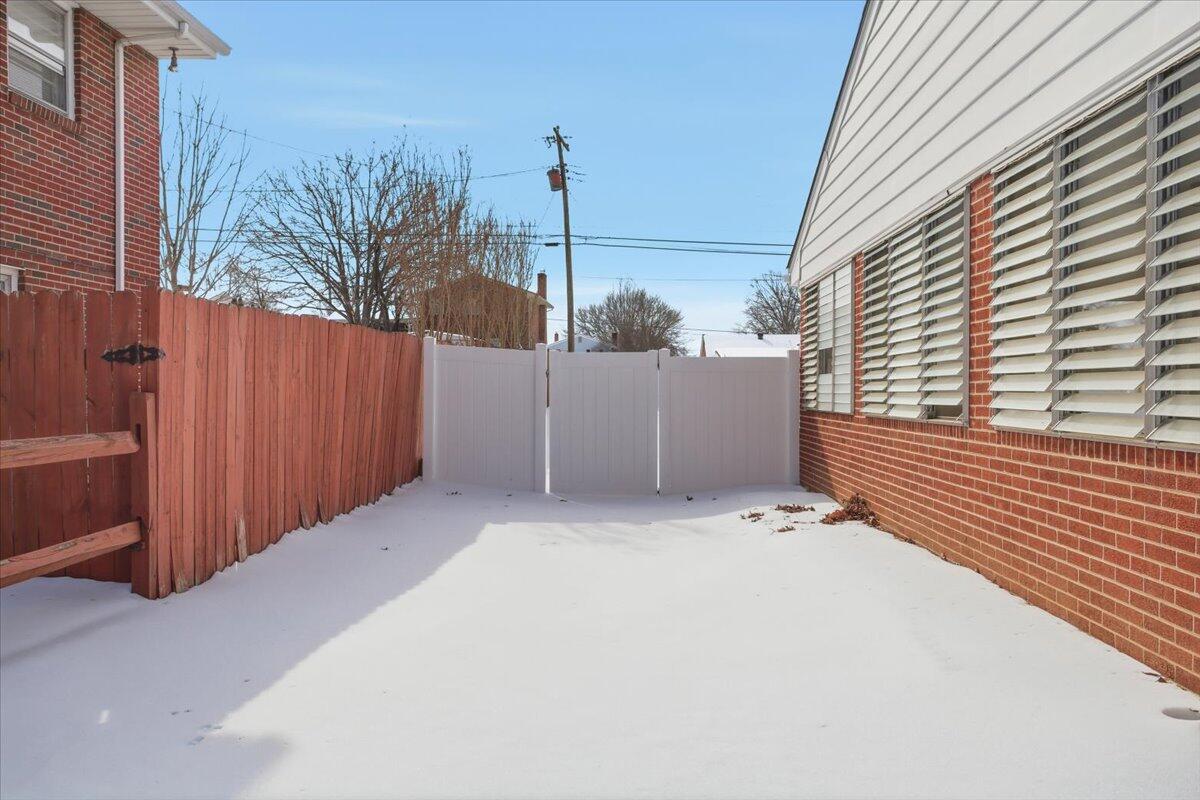 109 Maplelawn AVE NE