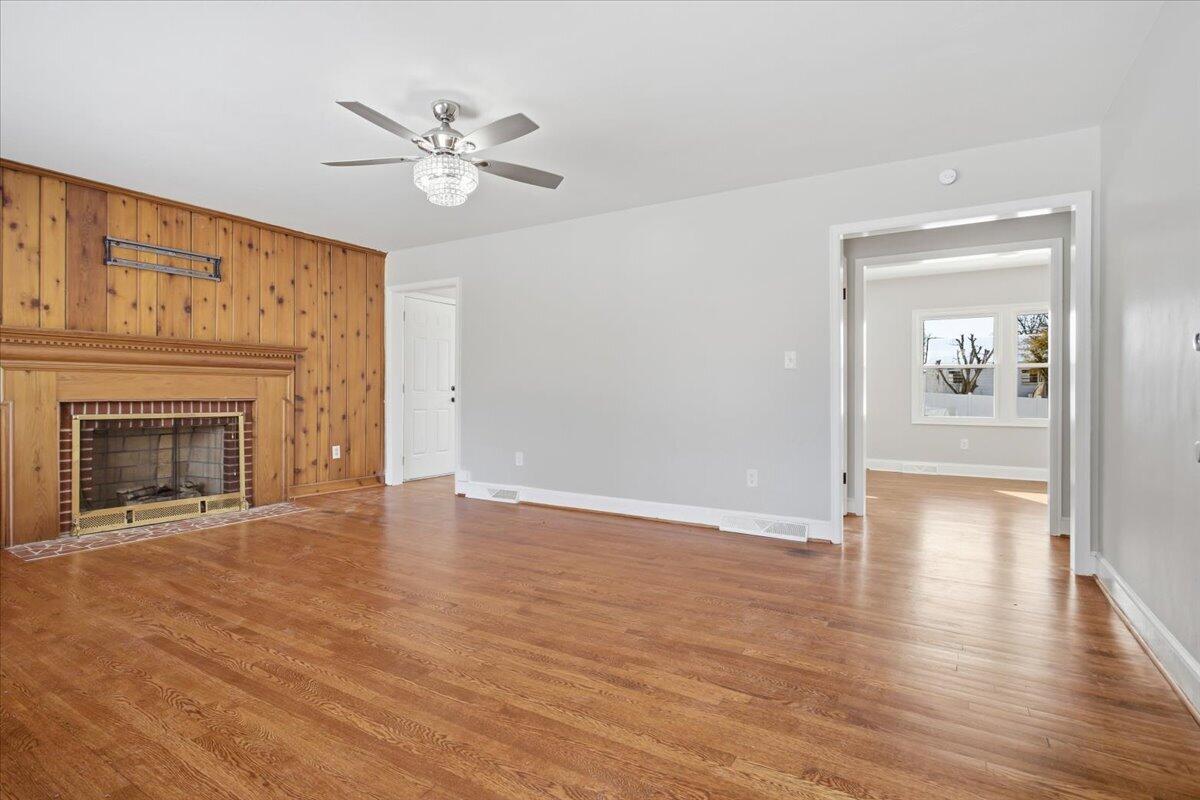 109 Maplelawn AVE NE