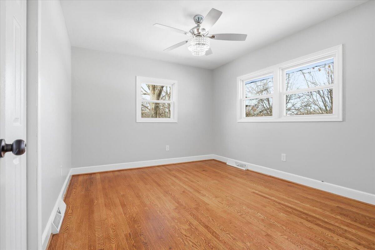 109 Maplelawn AVE NE