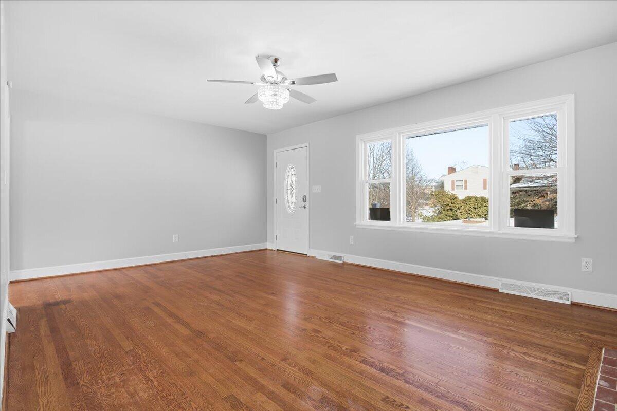 109 Maplelawn AVE NE