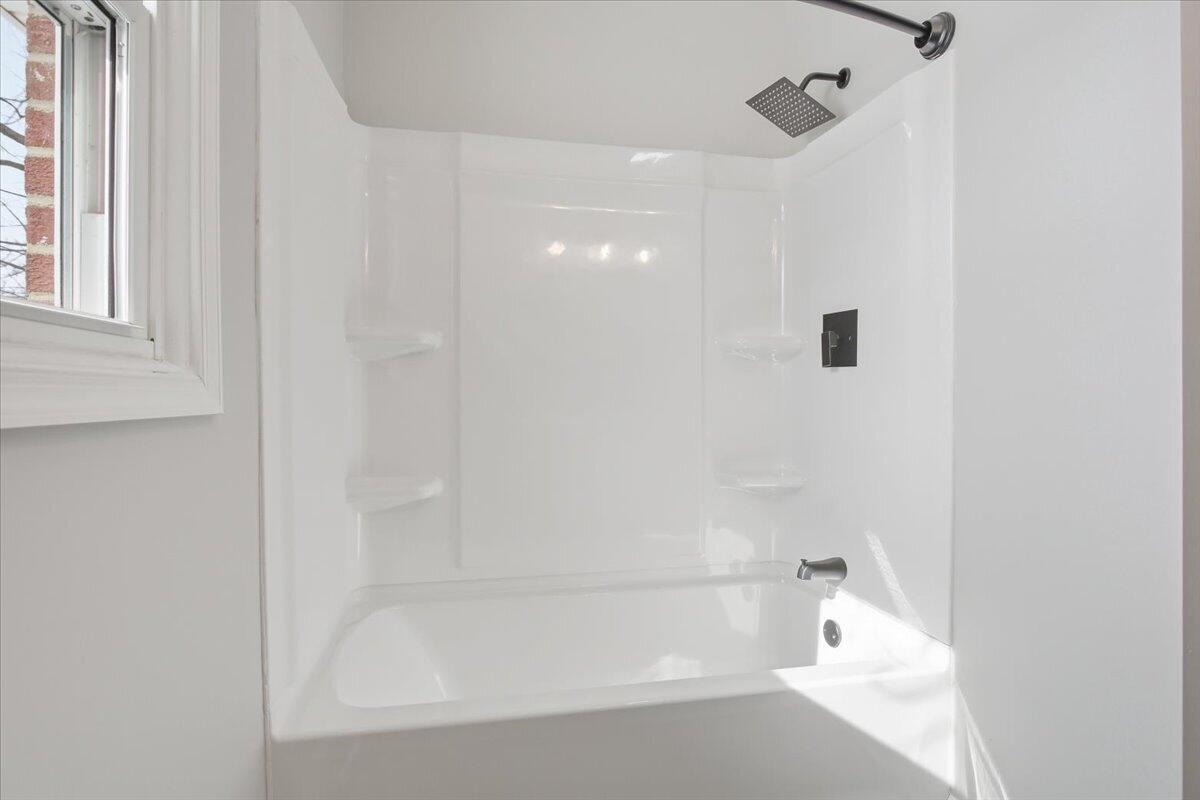 109 Maplelawn AVE NE