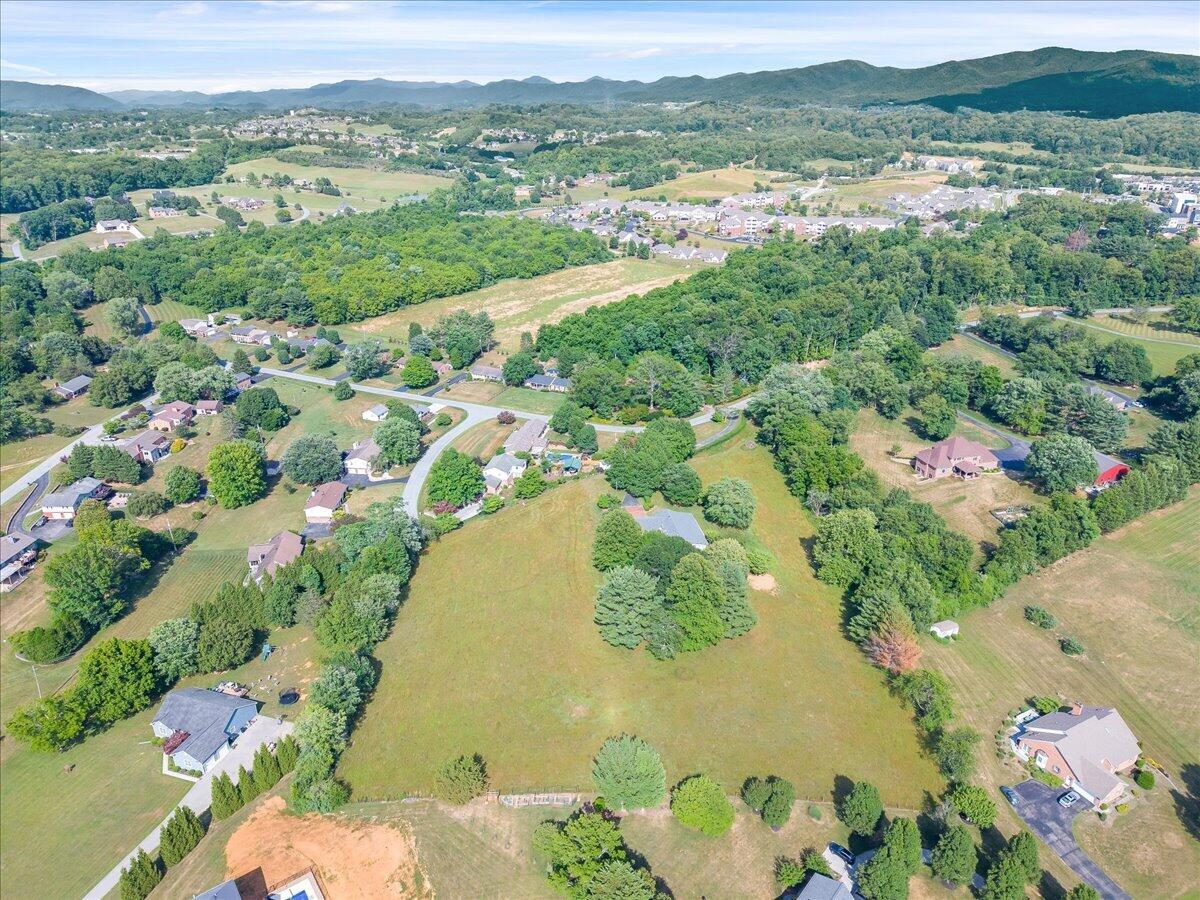 283 Orchard Lake DR
