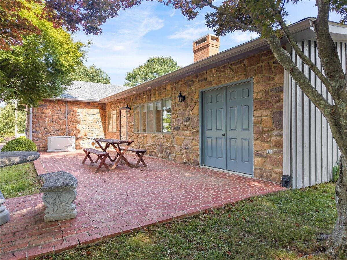 283 Orchard Lake DR