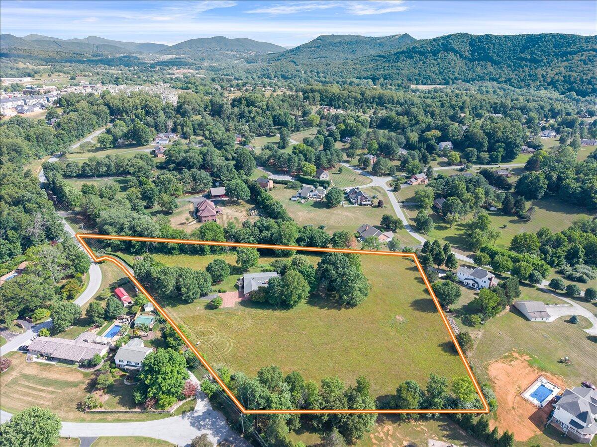 283 Orchard Lake DR