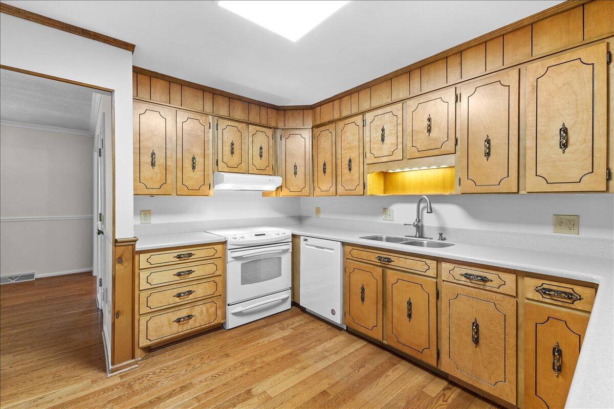 283 Orchard Lake DR