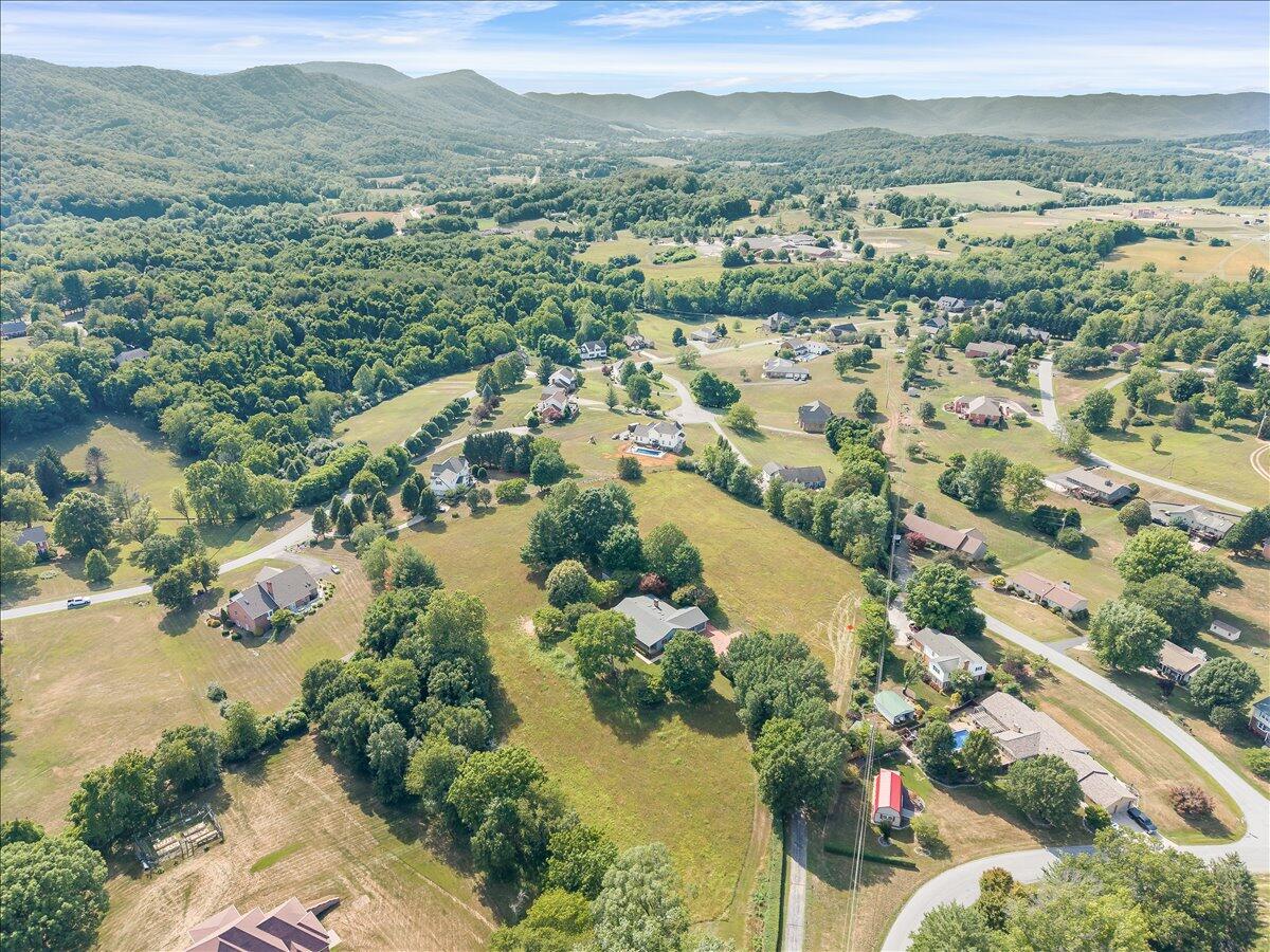 283 Orchard Lake DR