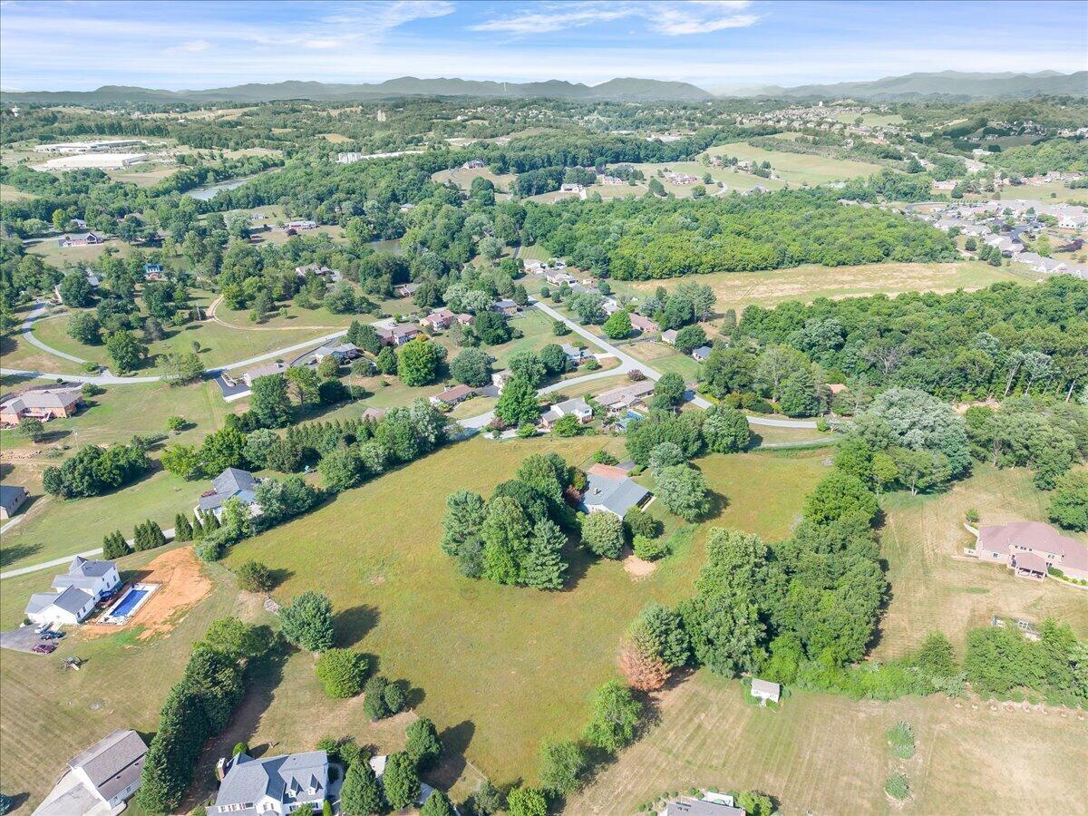 283 Orchard Lake DR