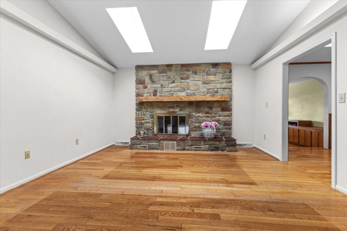 283 Orchard Lake DR