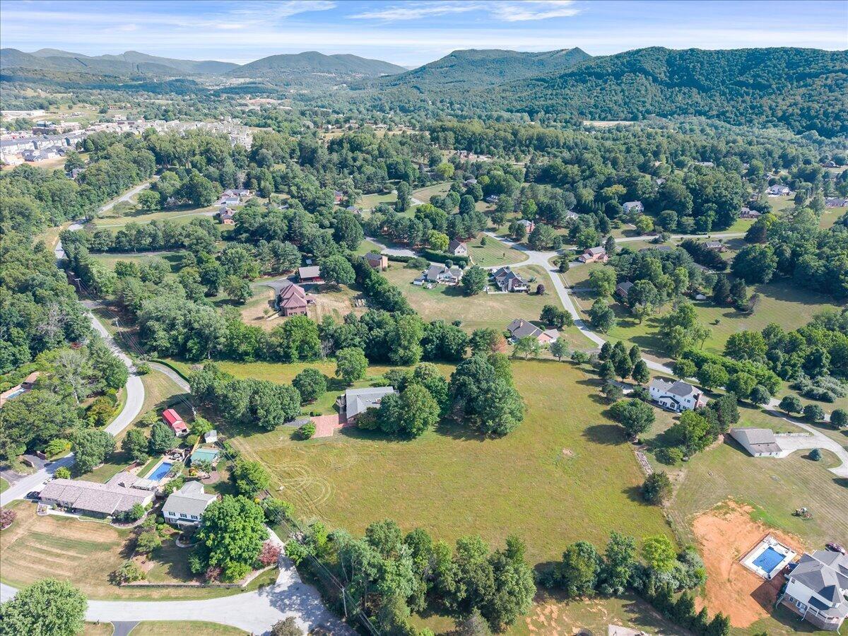 283 Orchard Lake DR