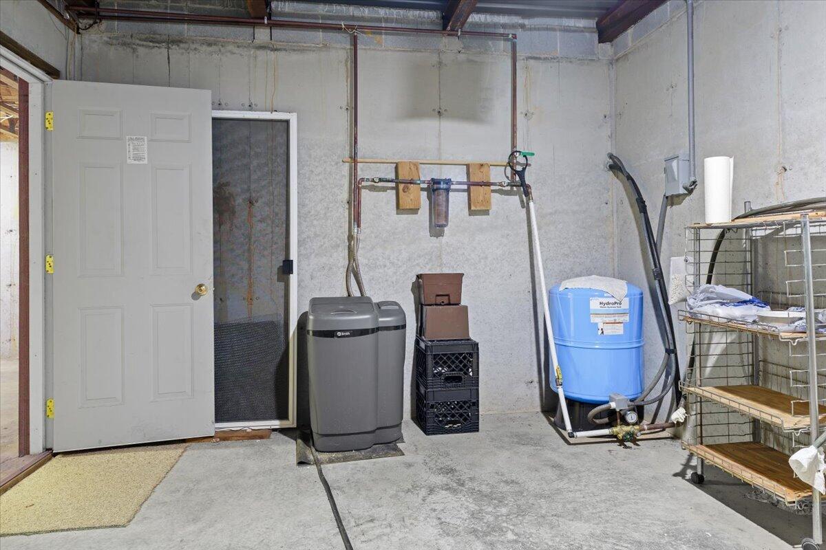 1297 Flowing Spring RD