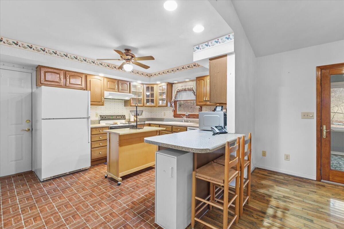 1297 Flowing Spring RD