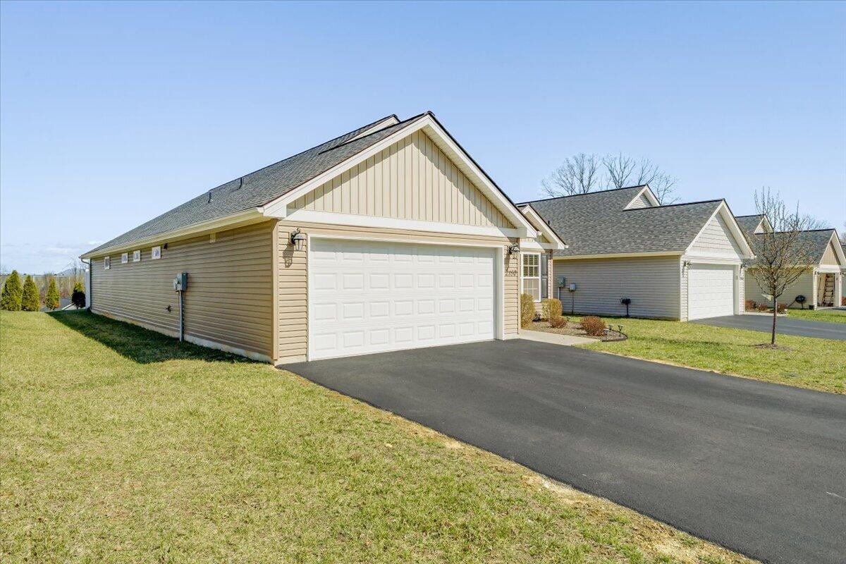 2150 Giles DR SE