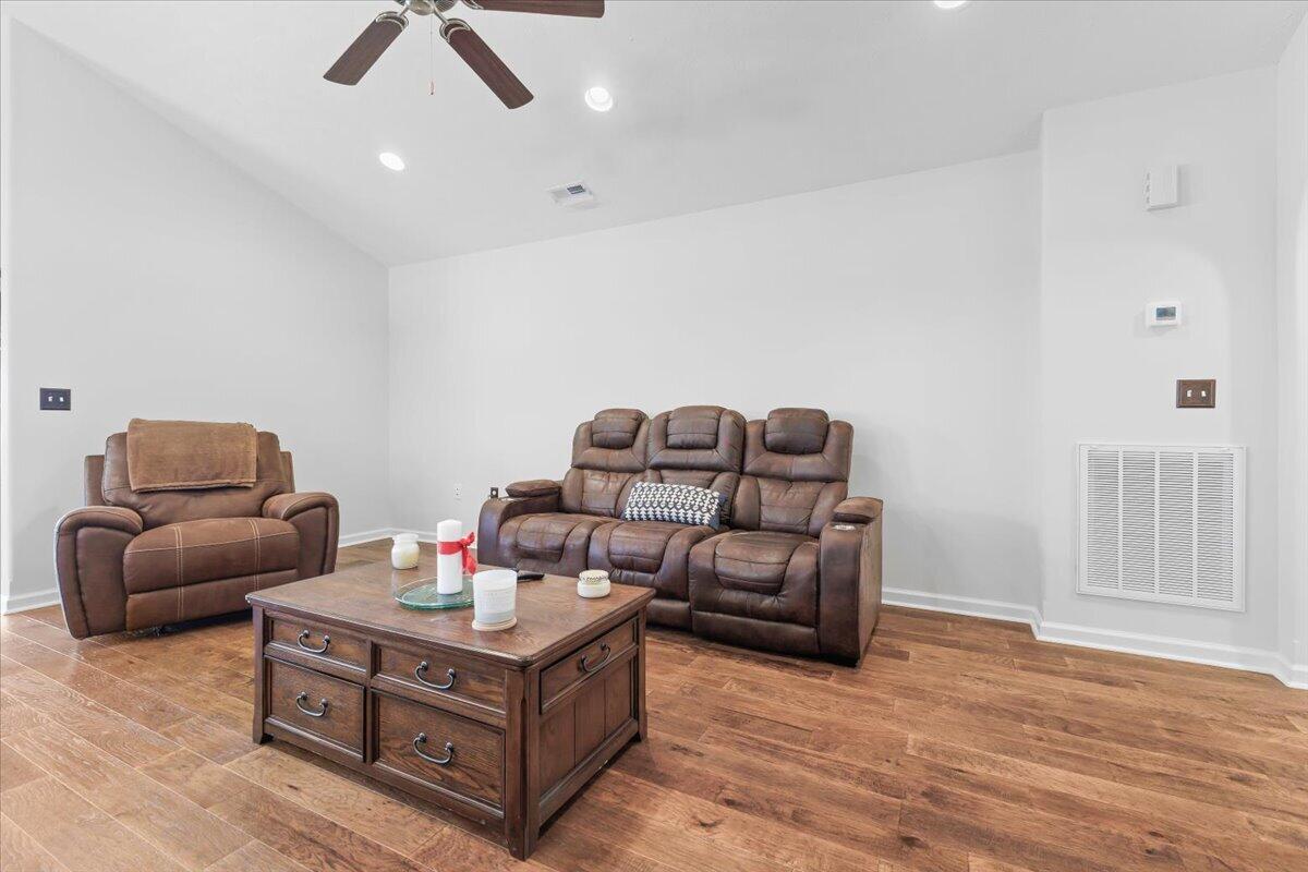 2150 Giles DR SE