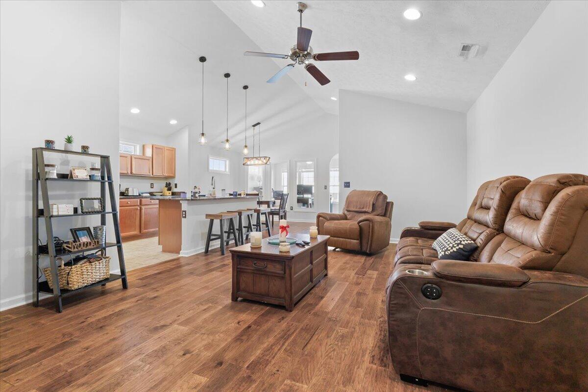 2150 Giles DR SE