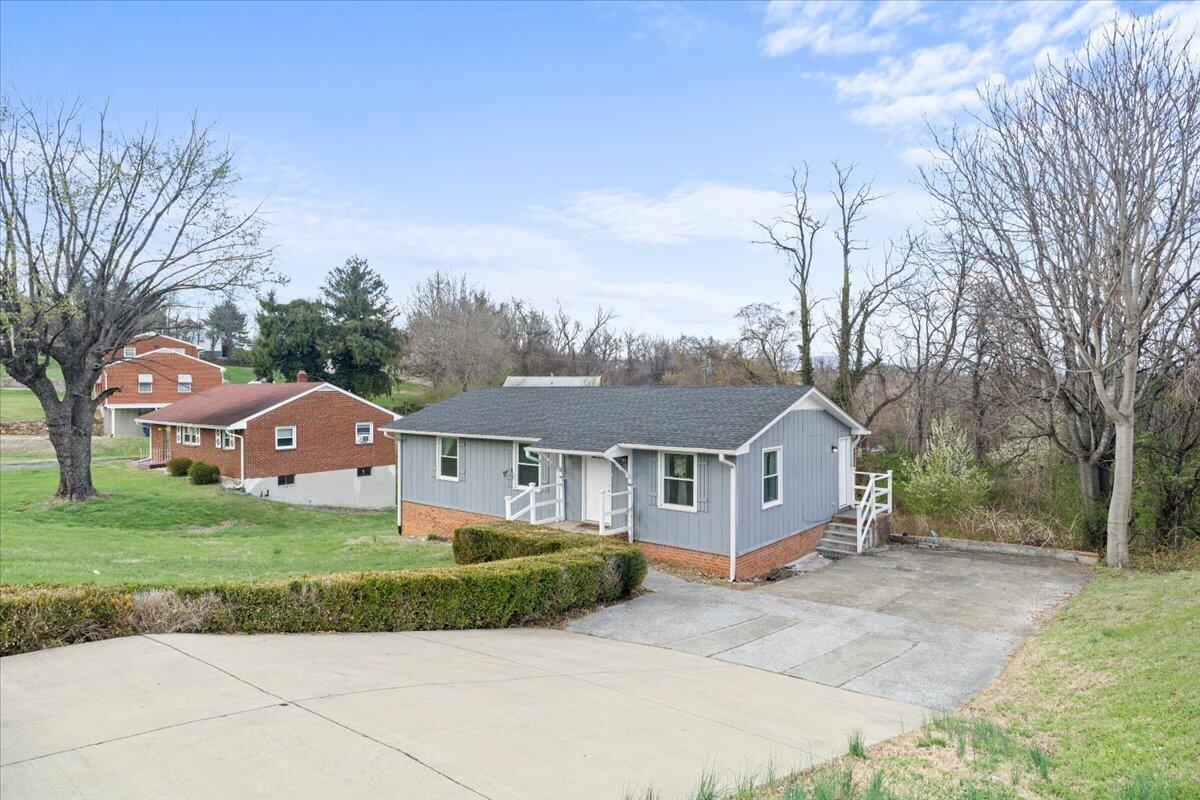 2633 Springhill DR NW