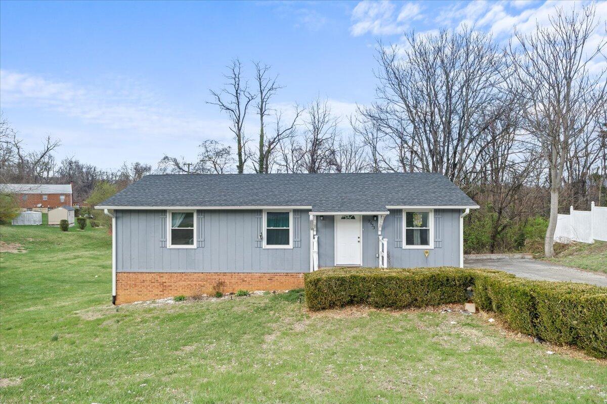 2633 Springhill DR NW