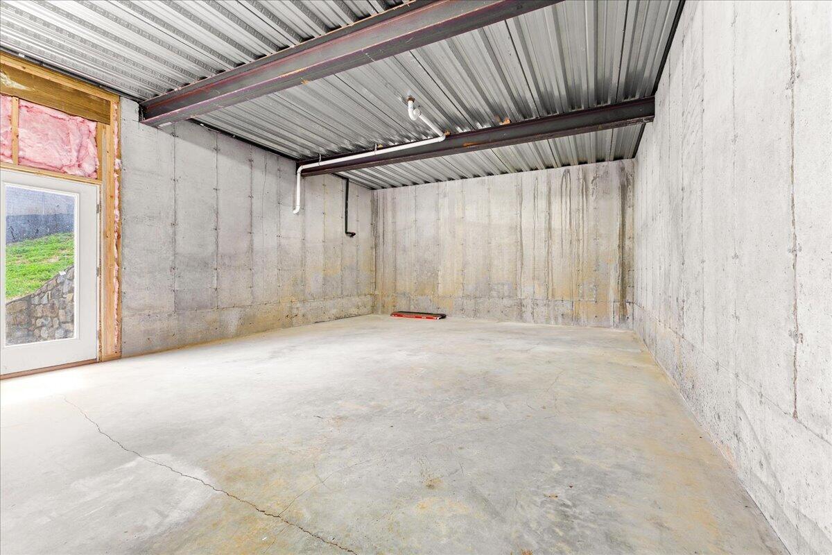 2756 Mcvitty RD