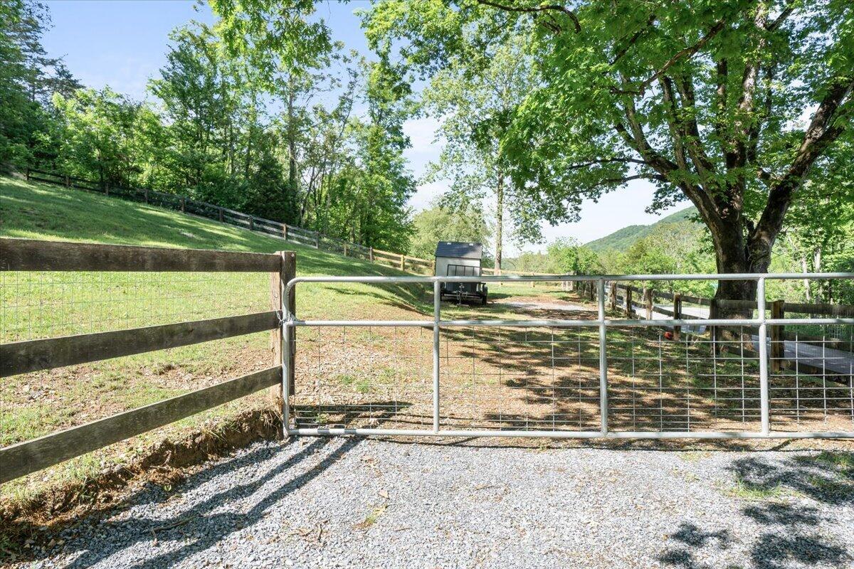 10660 Catawba RD