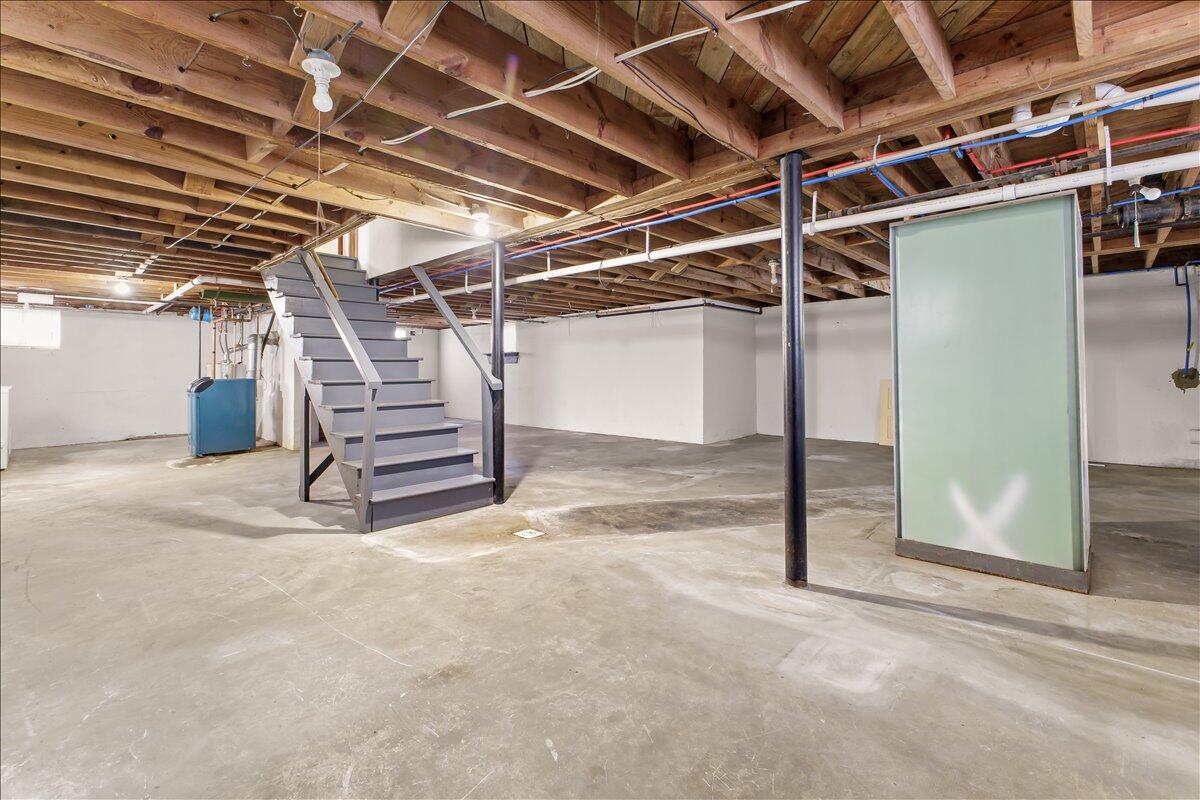 2605 Pinecrest DR