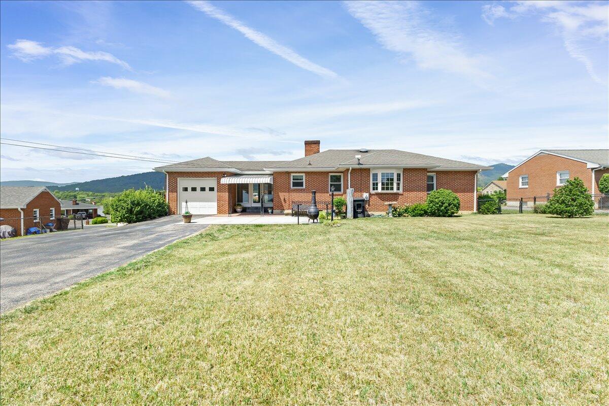 2605 Pinecrest DR