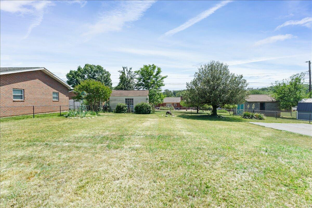 2605 Pinecrest DR