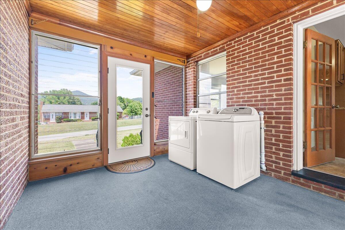 2605 Pinecrest DR