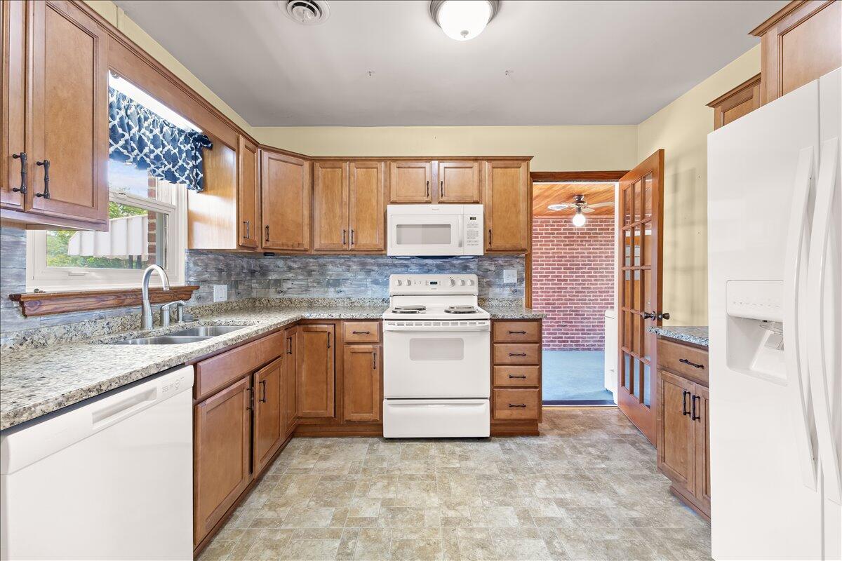 2605 Pinecrest DR