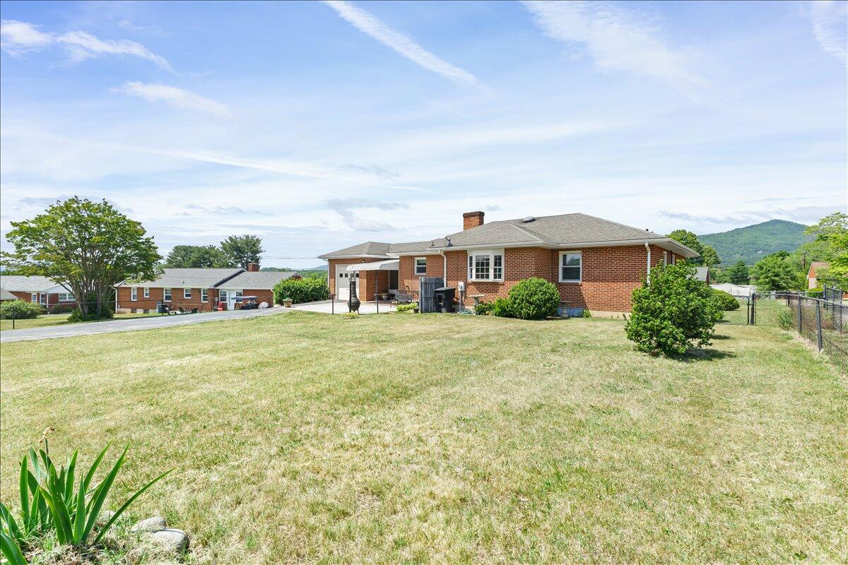 2605 Pinecrest DR