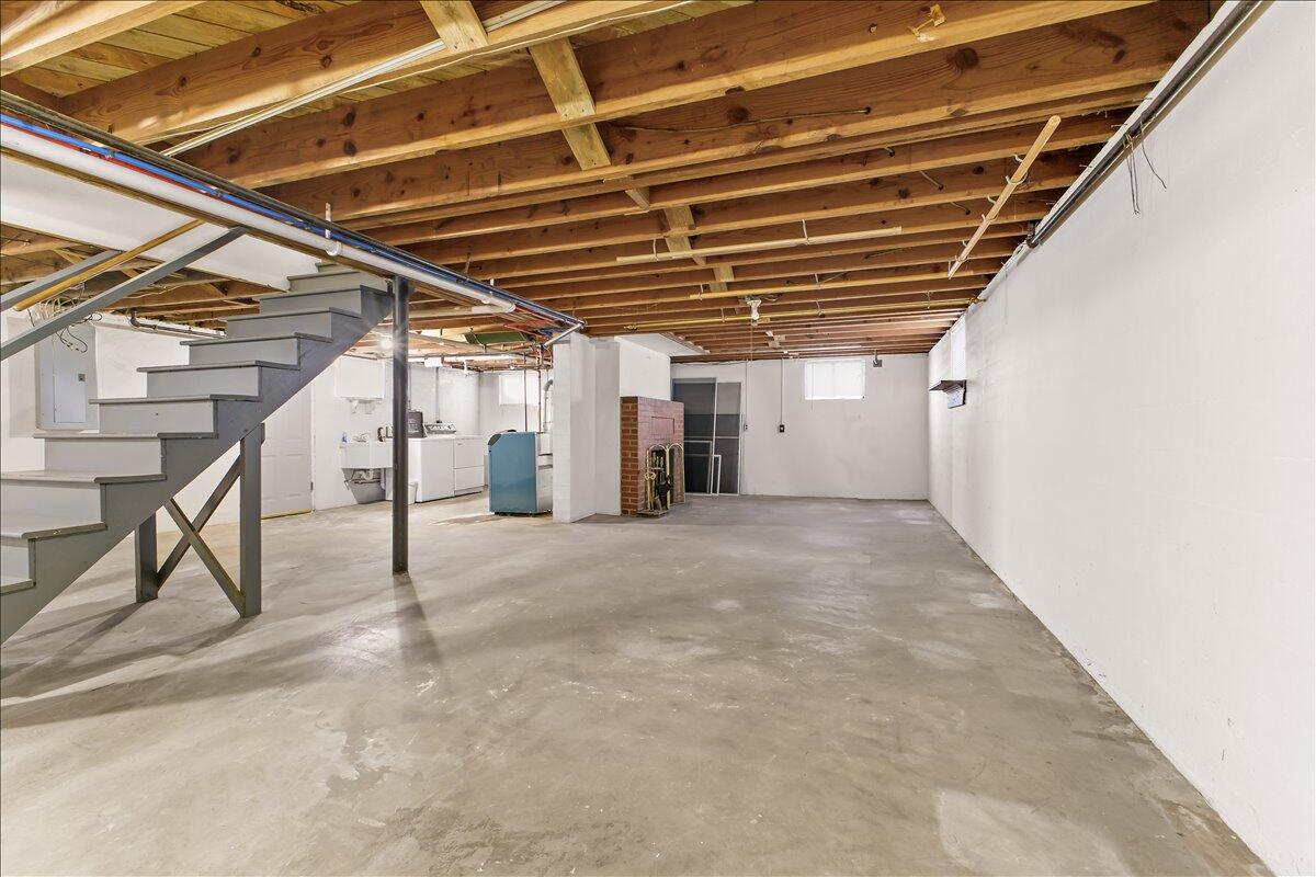 2605 Pinecrest DR