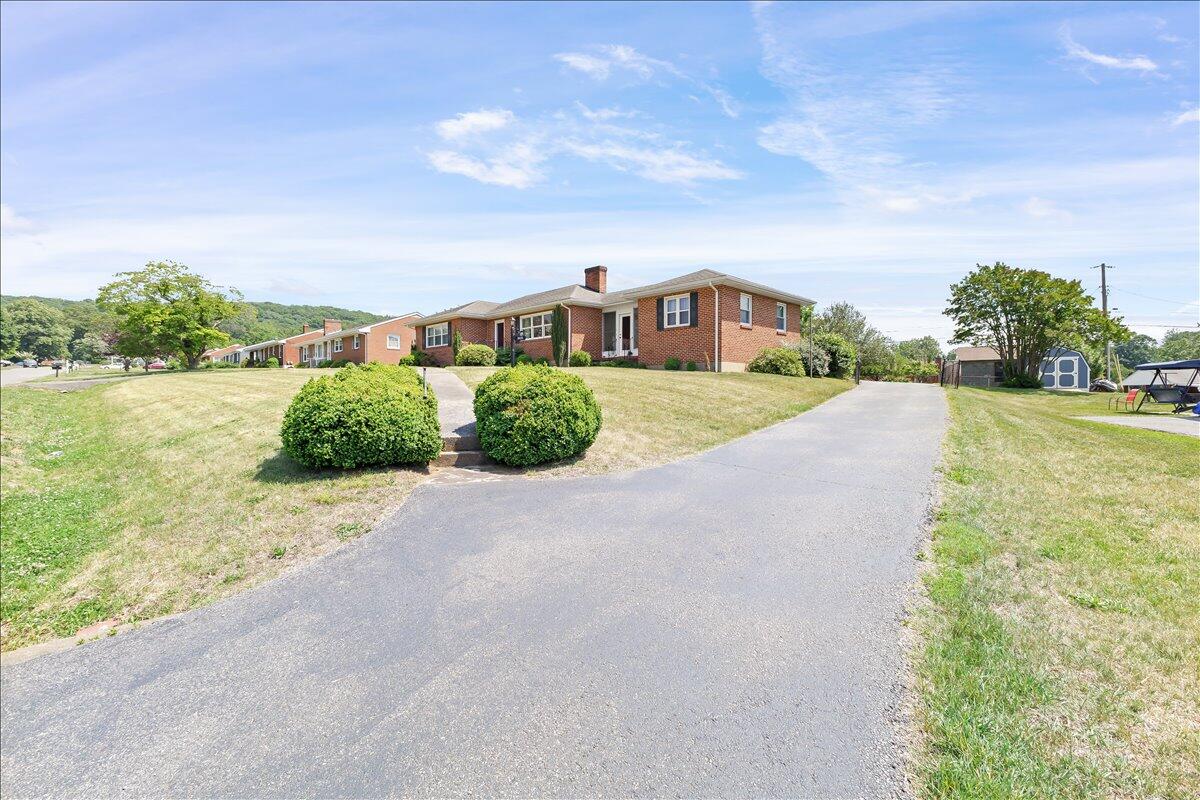 2605 Pinecrest DR