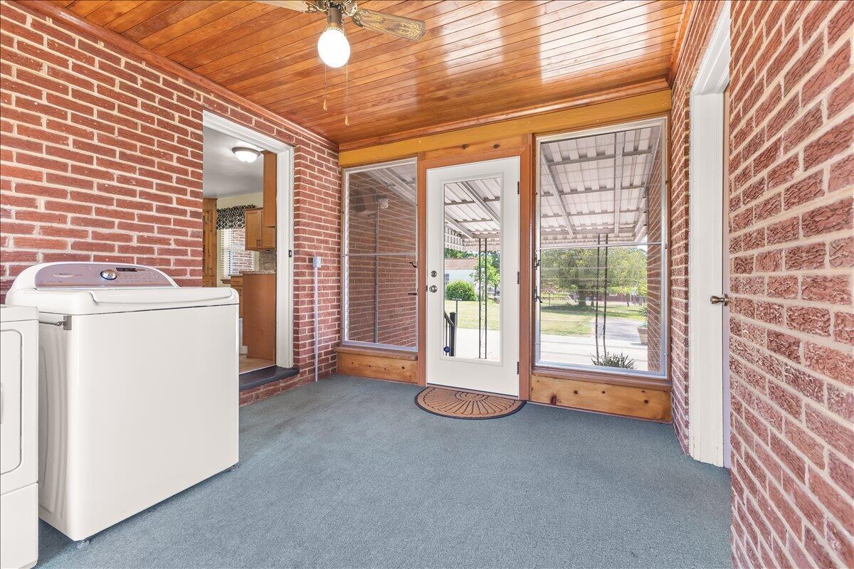 2605 Pinecrest DR
