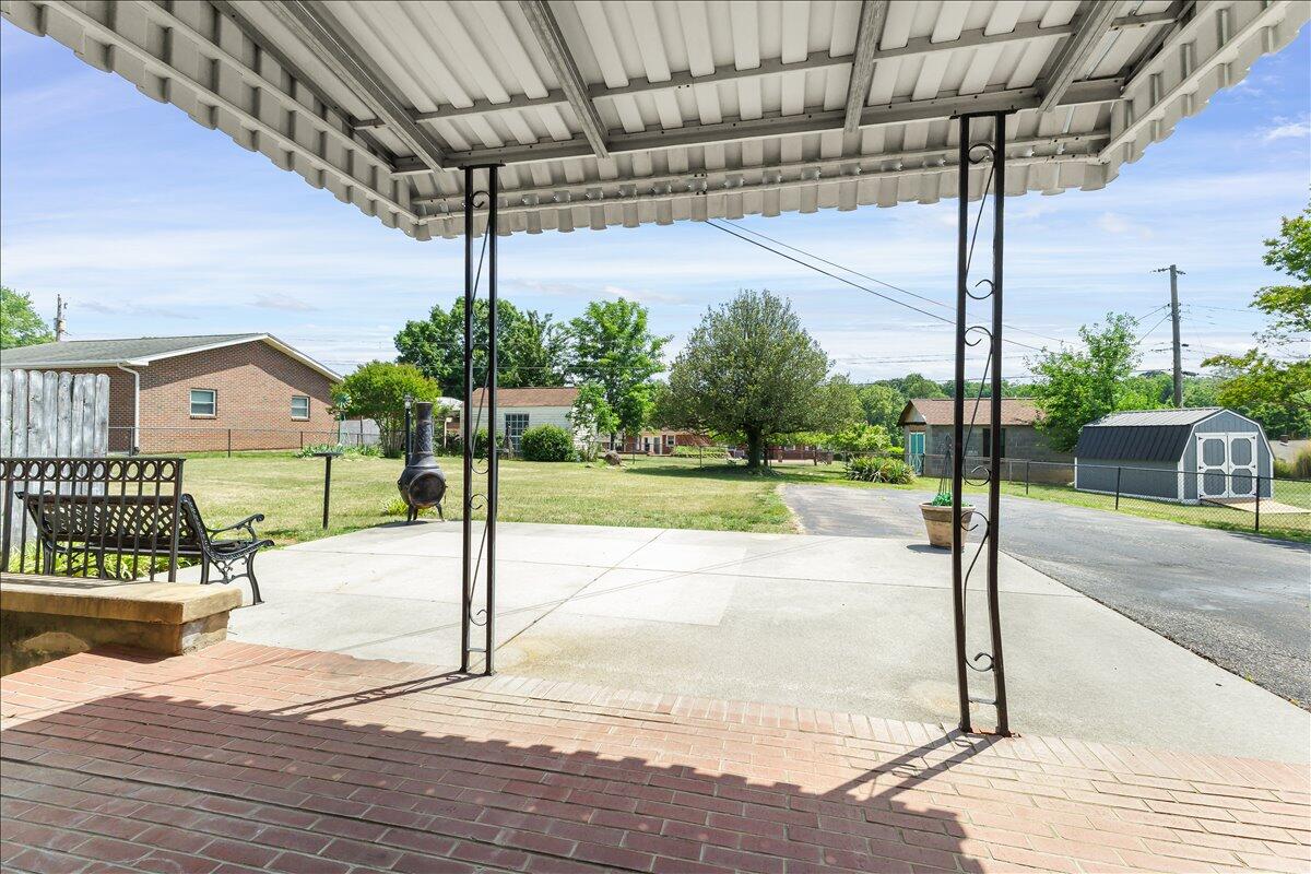 2605 Pinecrest DR