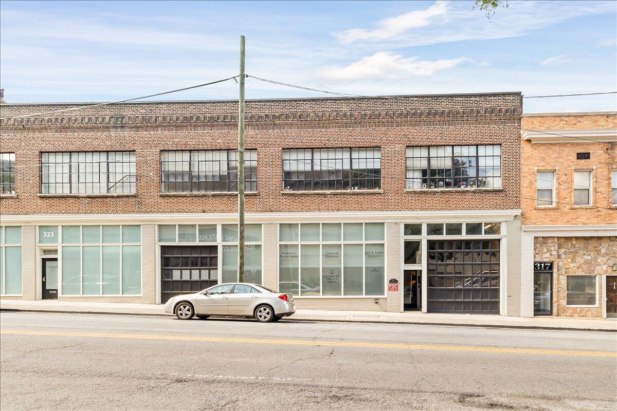 319 Campbell AVE SW Unit: 101