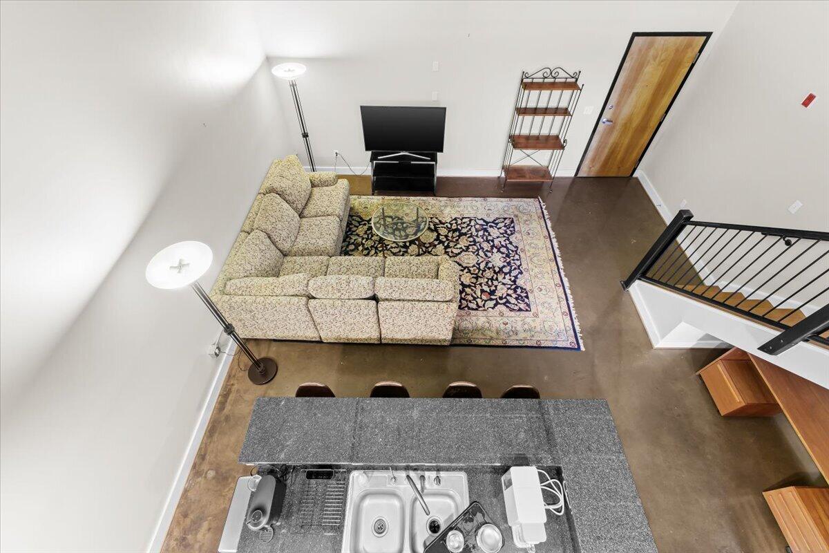319 Campbell AVE SW Unit: 101