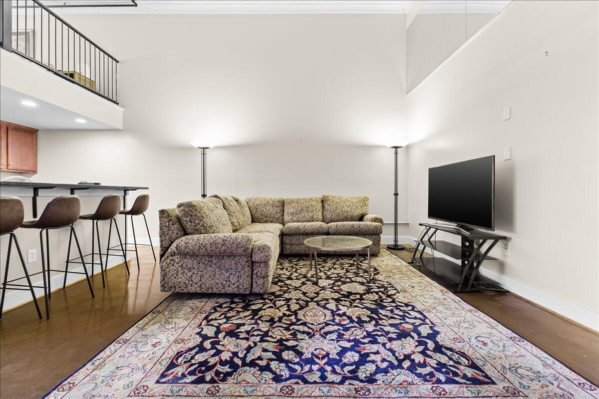 319 Campbell AVE SW Unit: 101